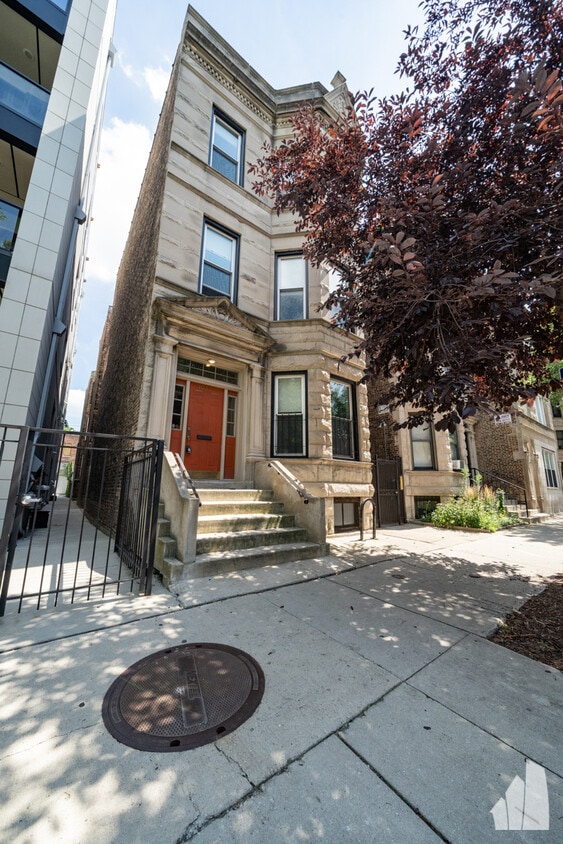 Primary Photo - 1037 S Racine Ave