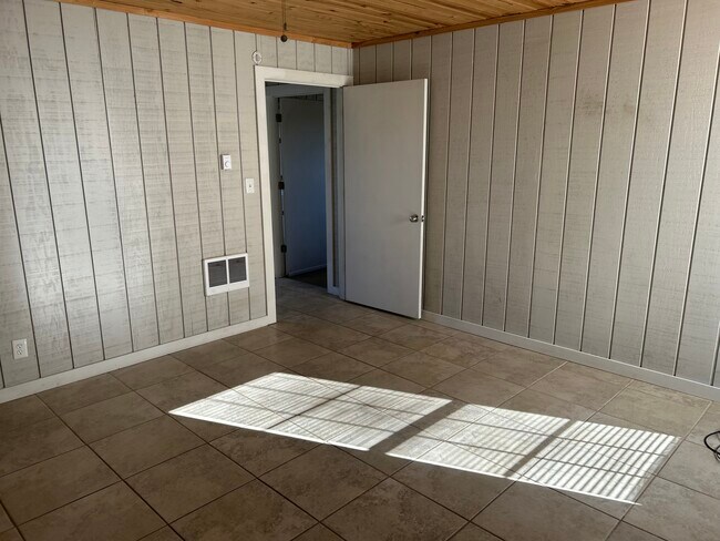 Bedroom. - 3755 AR-375