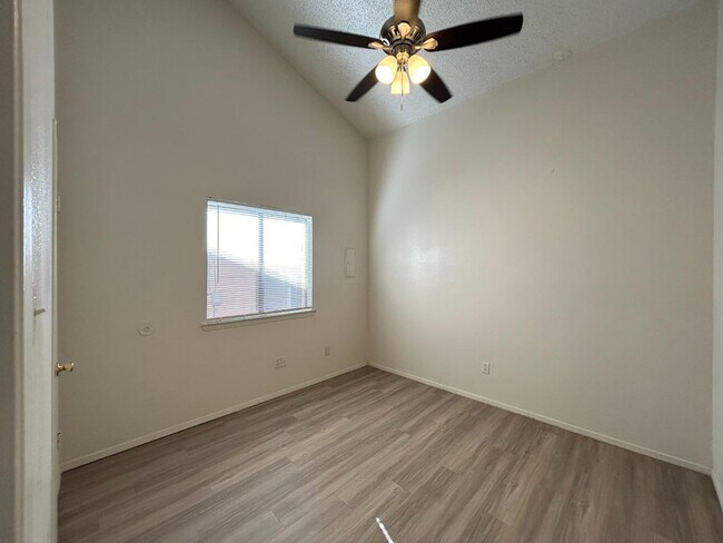 Foto del edificio - 125 N Troy Ave