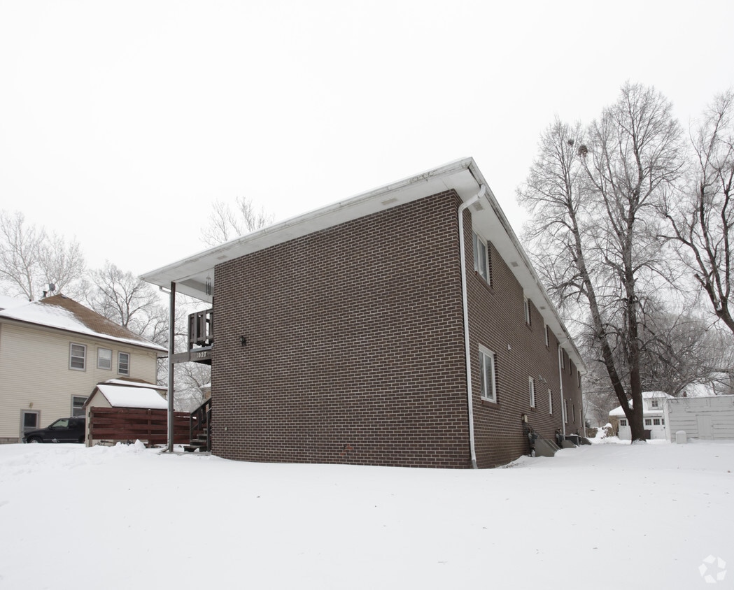 Building Photo - 1027 Washington St