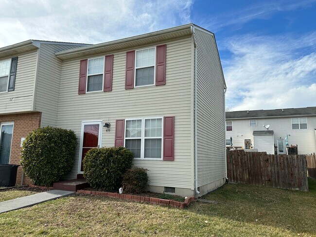 Foto del edificio - End Unit Townhome