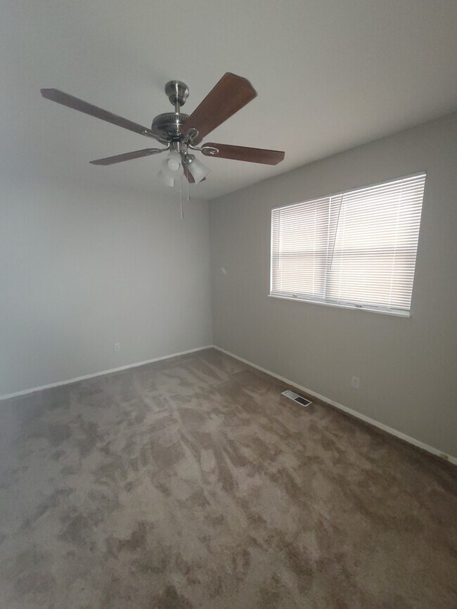 Building Photo - 5378 Stonehurst Dr Saint Louis, MO 63129