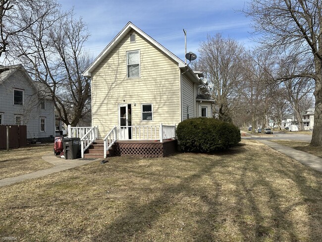 Building Photo - 2 br, 1 bath Duplex - 1815 E Ganson St Apt...