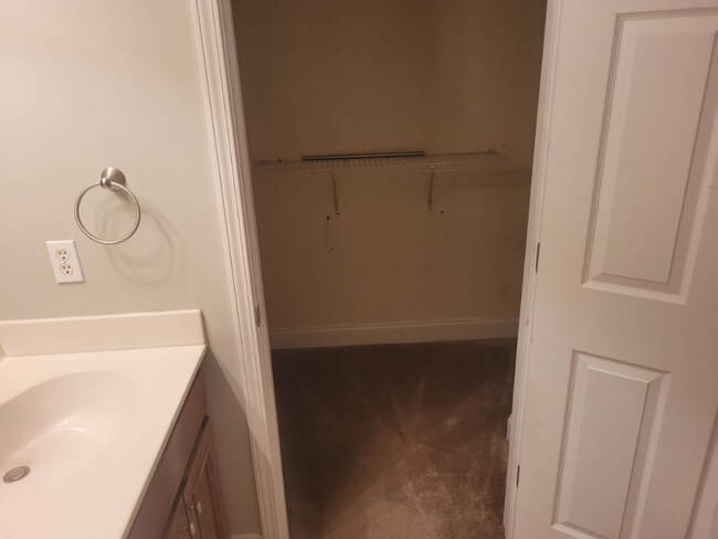 Building Photo - 207 St Martins Ln