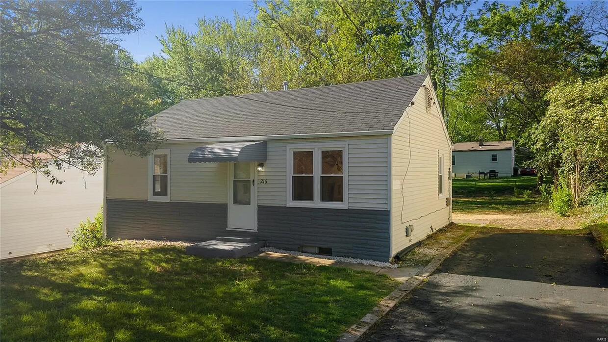 Primary Photo - 216 Flora Dr