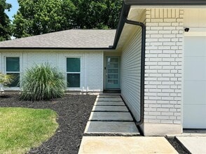 Building Photo - 4504 W Village Ct