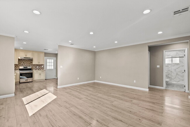 Foto del edificio - 6717 Cedros Ave