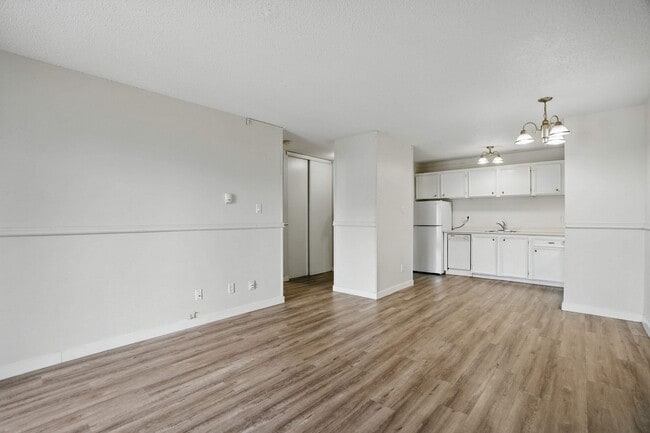 Building Photo - Chancellor Gate