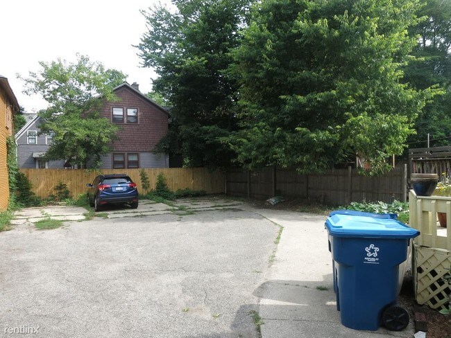 Building Photo - 1 br, 1 bath  - 718 Eleanor St 718 #1
