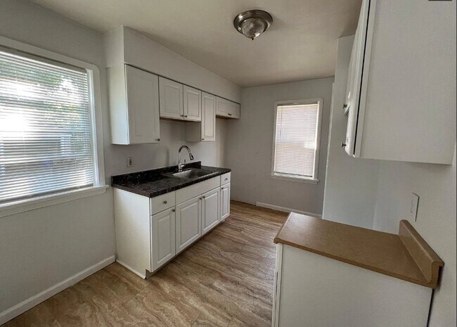 Foto del edificio - 4701 W 149th St