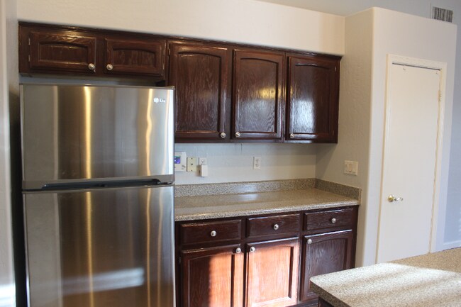Foto del edificio - 1036 N Golden Key St