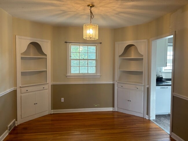 Building Photo - Beautiful 3 bedroom single family home