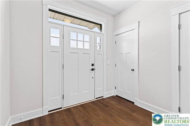 Foto del edificio - 1674 Best Pl