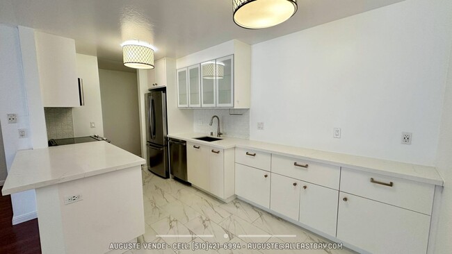 Foto del edificio - Beautifully Renovated Condo in Prime Location