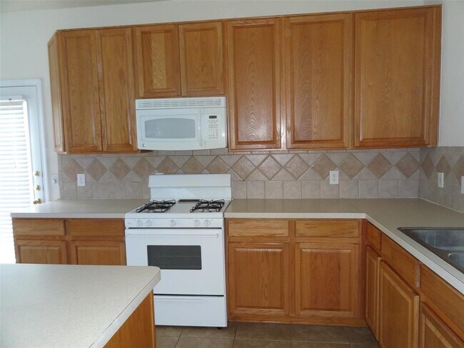 Foto del edificio - 323 Thorpe Springs Dr