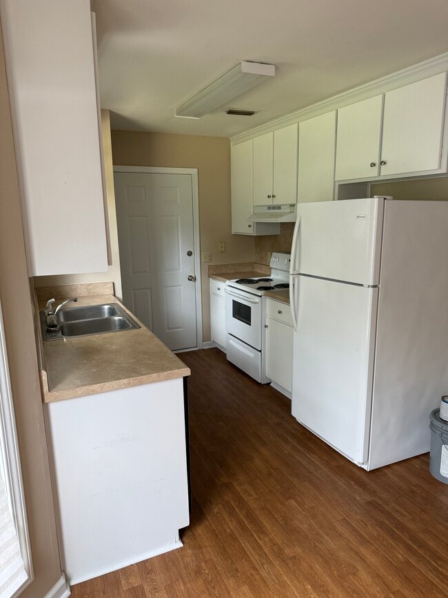 Building Photo - 109 W Bluemont Ct