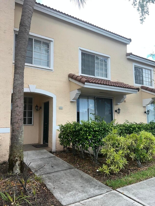 Primary Photo - 1733 Village Blvd