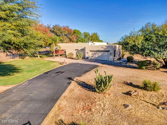 Foto del edificio - 3 br, 2.5 bath House - 7802 W Orangewood Ave