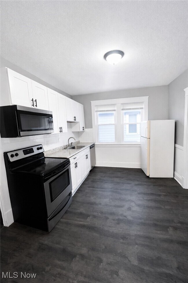 Foto del edificio - 4415 Pearse Ave