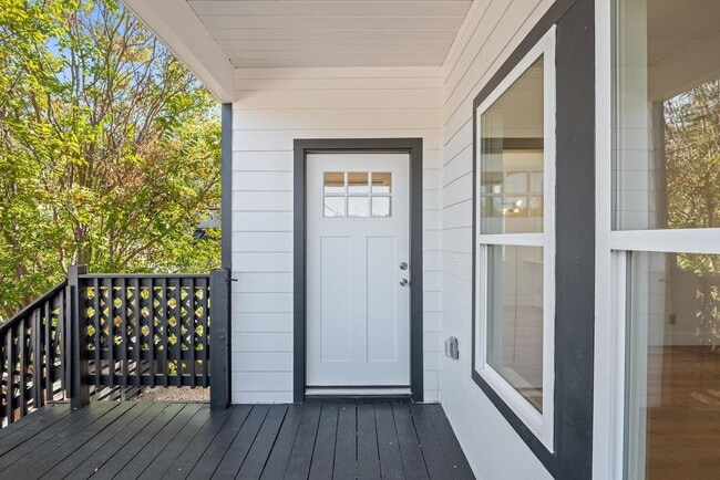 Building Photo - 814 W Mary St