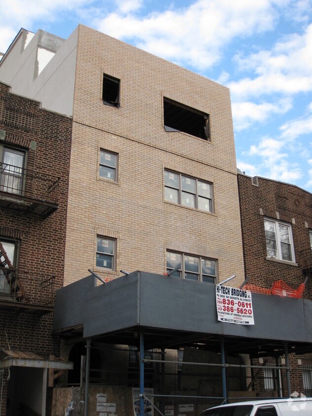 Building Photo - 1347 57th St