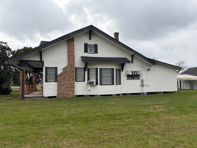 Building Photo - 1821 6th St