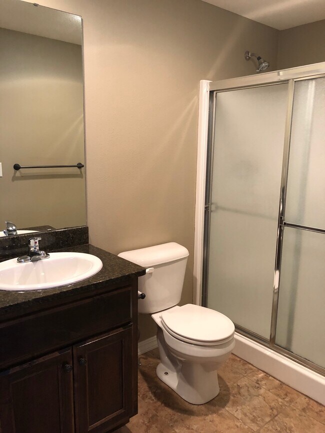 Foto del edificio - All Brick 3 bedroom 2.5 Bathrooms