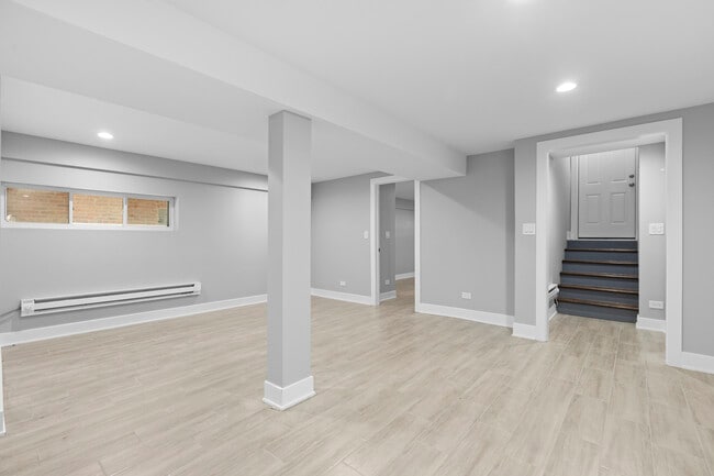 Building Photo - 8422 S Yates Blvd