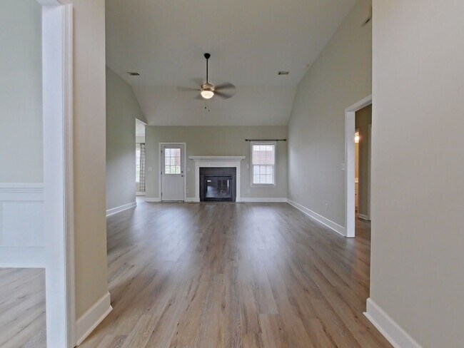 Building Photo - Updated and Clean 4 Bedroom Columbia Count...