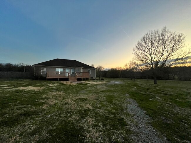 Foto del edificio - 476 Bill Russell Rd