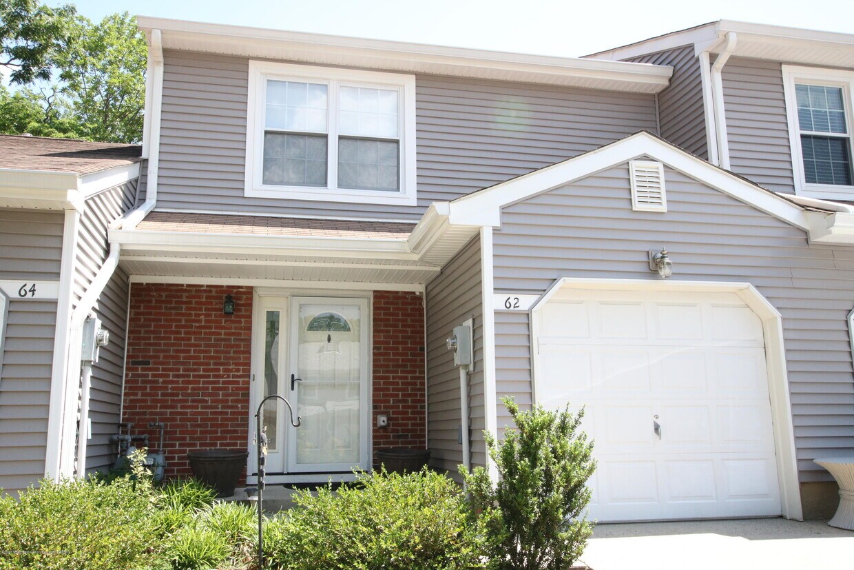 62 Redwood Dr, Eatontown, NJ 07724 Condo for Rent in Eatontown, NJ