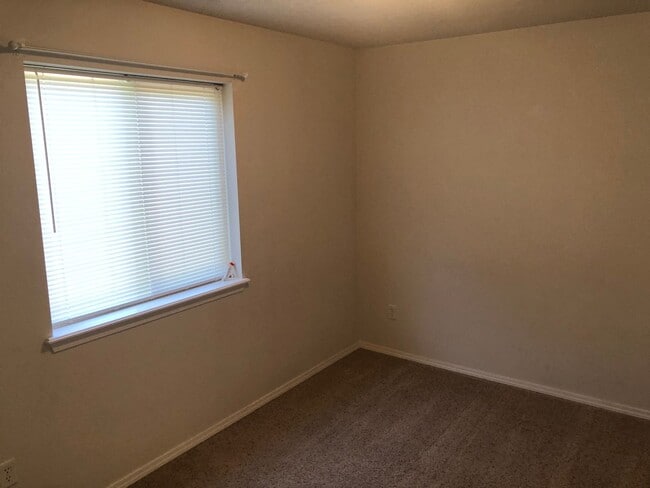 Building Photo - Your Cozy Boise Retreat Awaits! 3bd, 2.5b ...