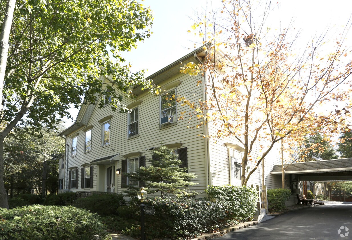 Villa Paradise Apartments Apartments in Lebanon, NJ