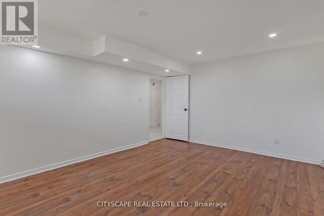 Building Photo - LOWER - 2724 LAKESHORE BOULEVARD