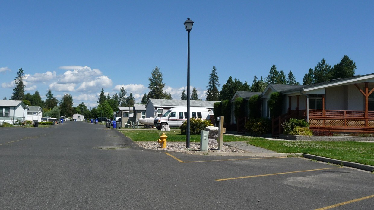 Building Photo - Country Meadow Estates