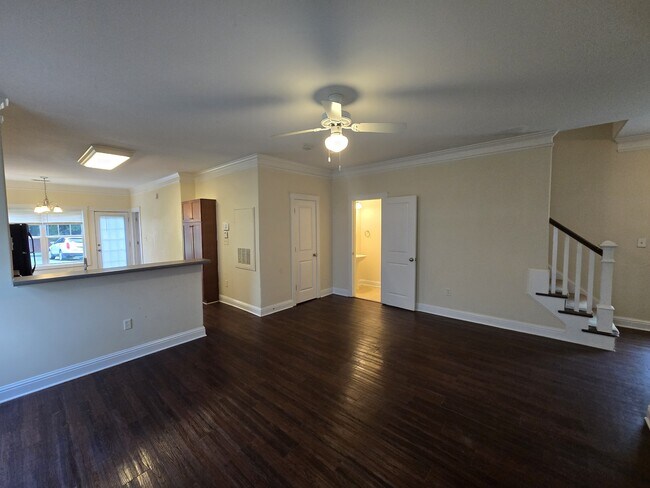 Building Photo - 2140 Lakeside Dr