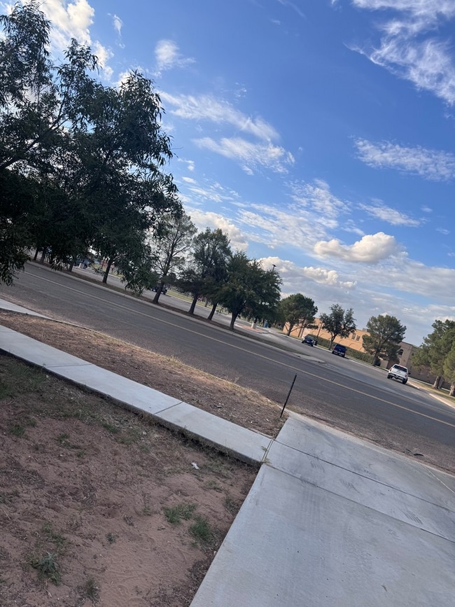 Building Photo - 2017 W 10th St