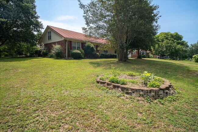 Foto del edificio - 2524 Chickasaw Dr