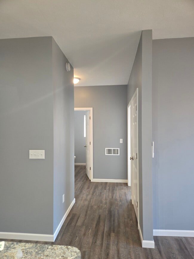 Pasillo - 121 W Washington St