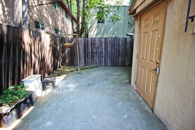 Building Photo - 2208 25th St