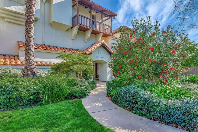 Foto del edificio - Spacious Townhome in Palo Alto