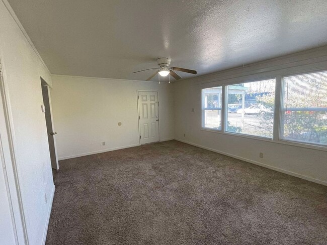 Building Photo - Lovely Two Bedroom Home on E. 5th Ave with...