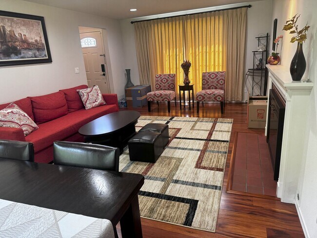 Building Photo - Well-Equipped 4 Bed 2.5 Bath Bellevue Home...