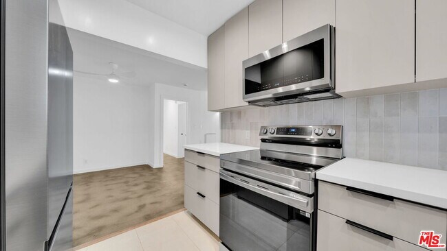 Foto del edificio - 621 San Vicente Blvd