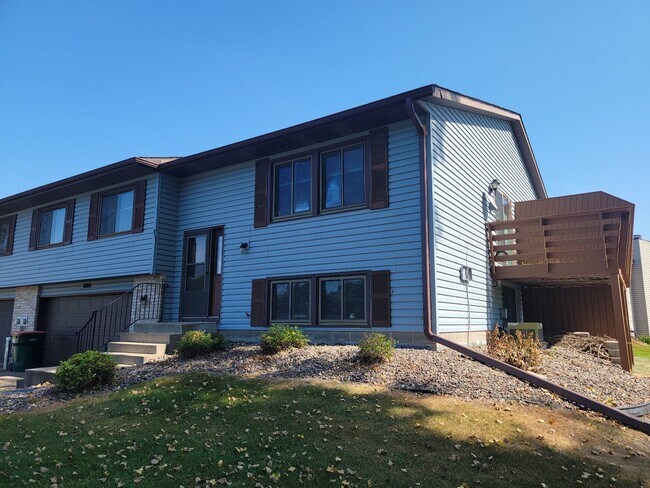 Foto del edificio - End unit Townhome in Blaine - FOR RENT