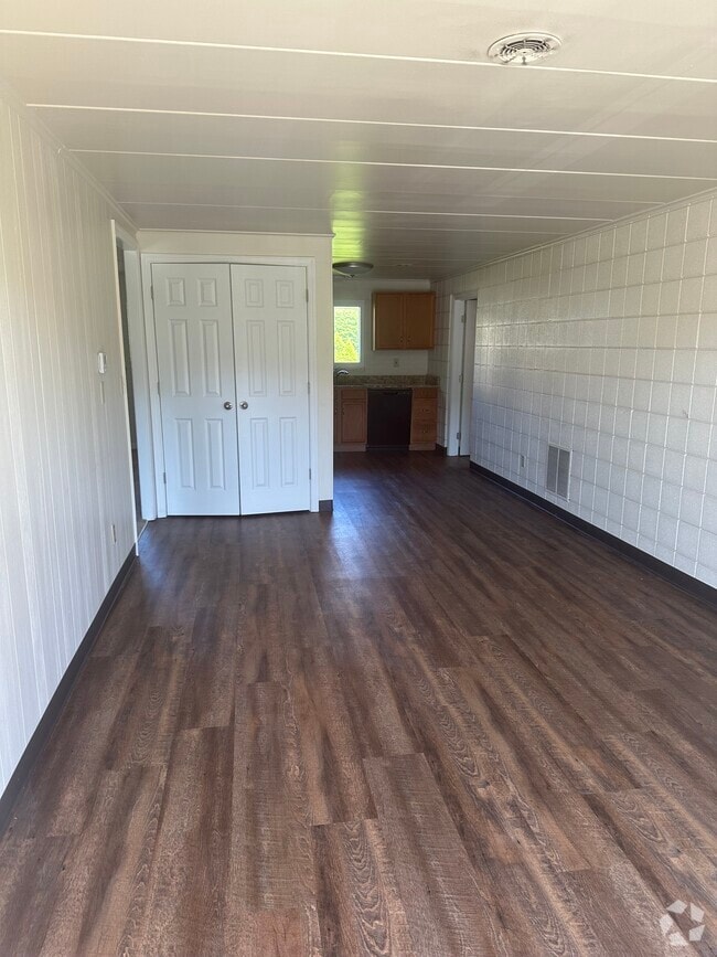 Building Photo - 439 College Ave