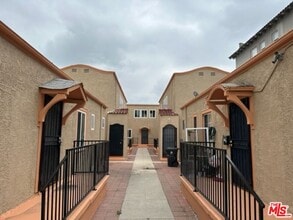 Building Photo - 836 S Catalina St