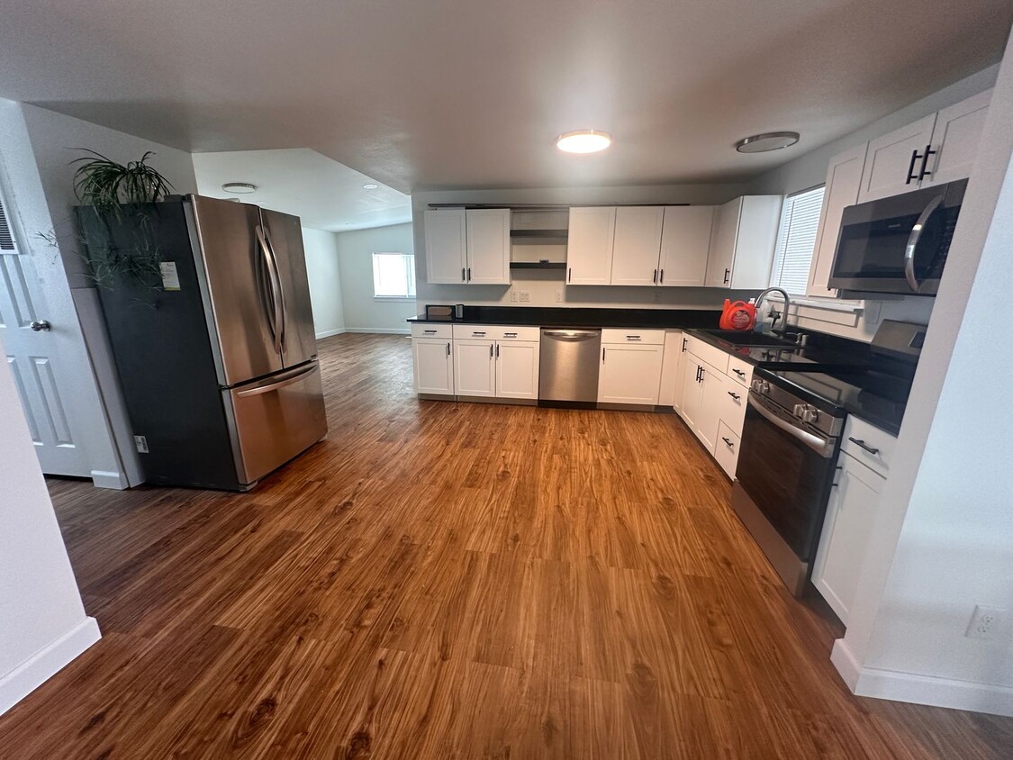 Foto principal - Remodeled and spacious home in Burbank