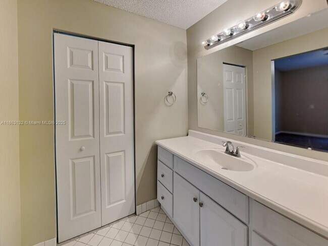 Foto del edificio - 9667 SW 3rd St