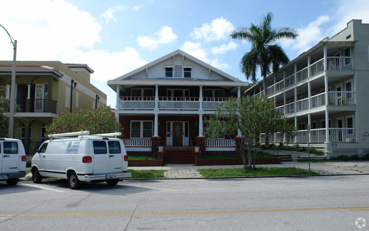 Building Photo - 638 3rd Ave S